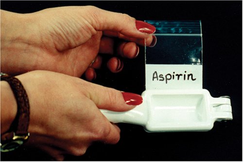 hand-held-pill-crusher-that-easily-reduc-6.jpg